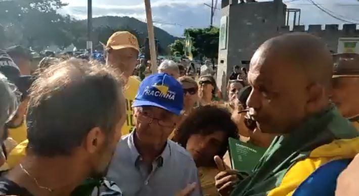 Foragido, pastor desafia ordem do STF e segue com manifestantes na Prainha