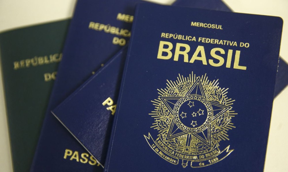 PF diz que emissão de passaporte foi normalizada após liberação de recursos