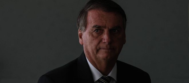 Jair Bolsonaro cometeu crimes ao propagar fake news sobre a Covid-19, diz a PF