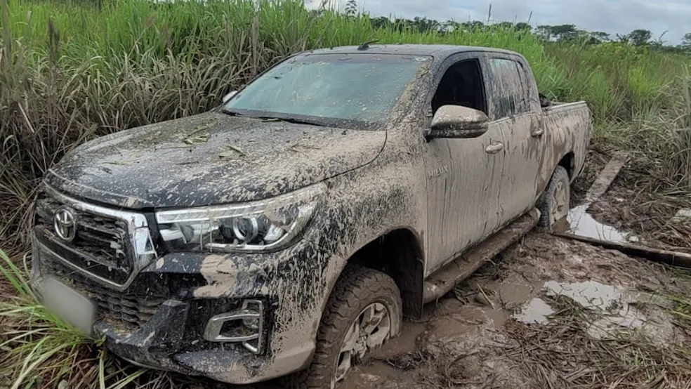 Caminhonete roubada de amigos pescadores é encontrada abandonada na divisa com a Bolívia