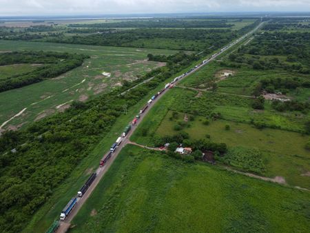 Protestos na Bolívia causam filas quilométricas de caminhões; empresários pedem ordem