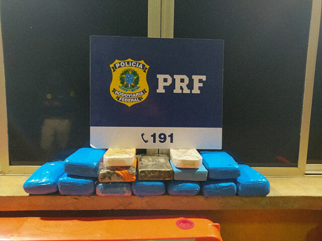 PRF apreende mais de 15 Kg de drogas carro transportado em caminhão-cegonha