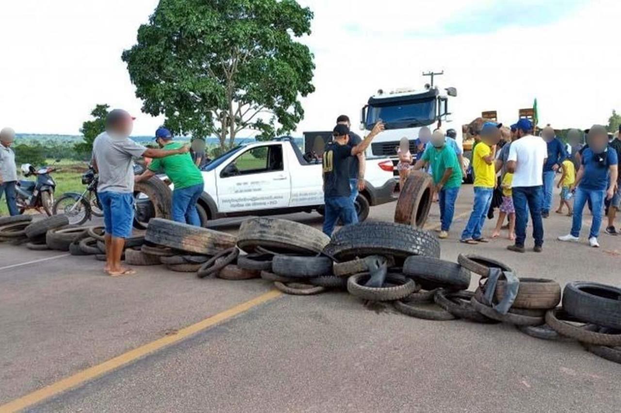 MAIS DE 15 MANDADOS DE BUSCA E APREENSÃO SÃO CUMPRIDOS EM DESFAVOR DE MANIFESTANTES