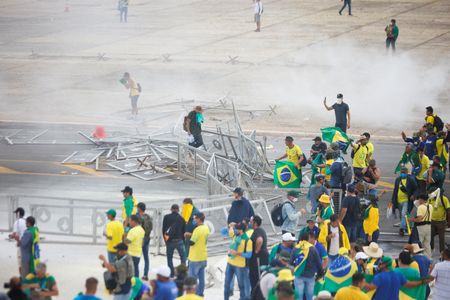 Famosos se manifestam sobre invasão de bolsonaristas ao Congresso: ‘Cadeia’