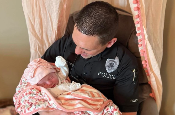 Policial e esposa adotam bebê deixada em hospital: “Somos abençoados”