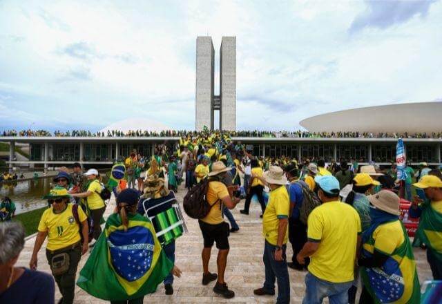 Prisão de 140 envolvidos em atos golpistas de Brasília é mantida por Moraes